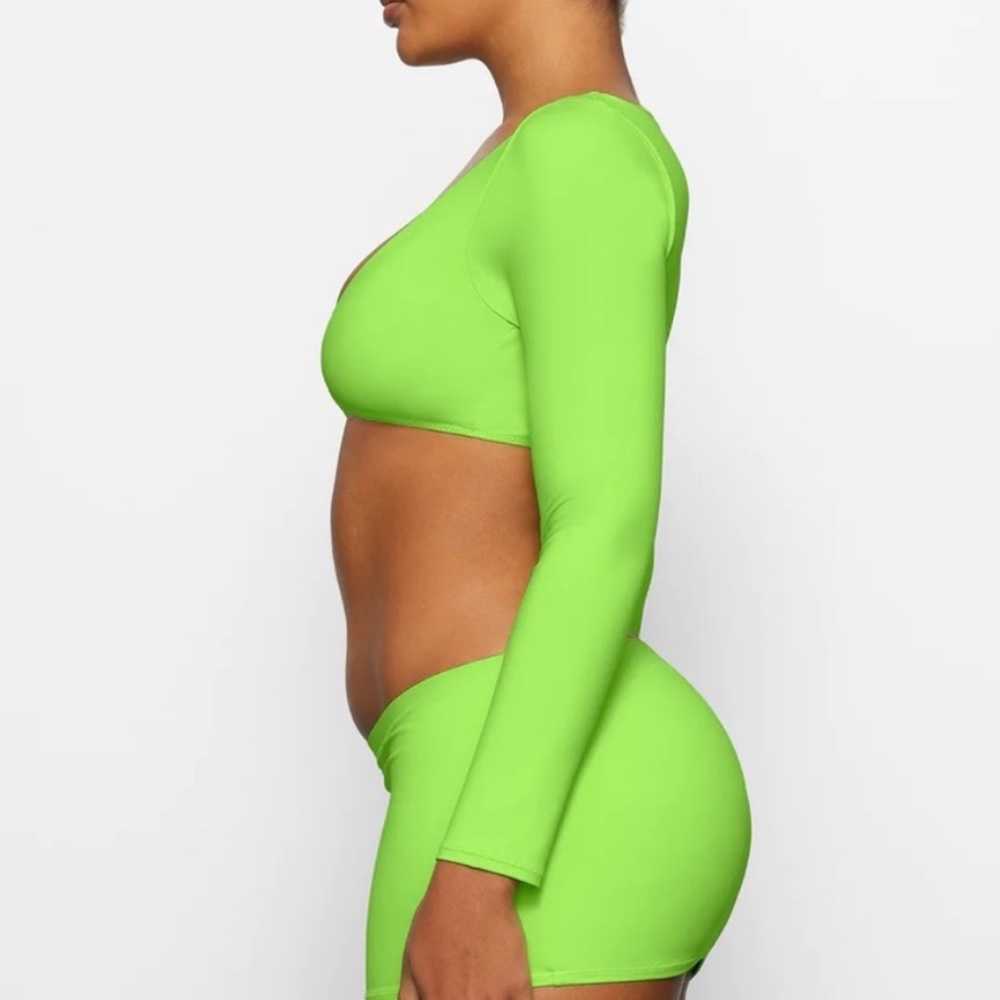 SKIMS Long Sleeve Swim Shrug Top Neon Green Sz.2X NWOT - Picture 3 of 8